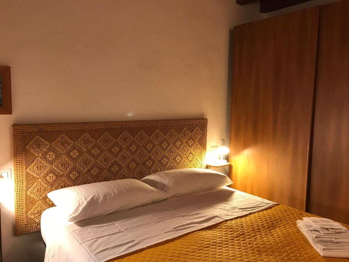 La Casa Gialla Cagliari Esterno foto