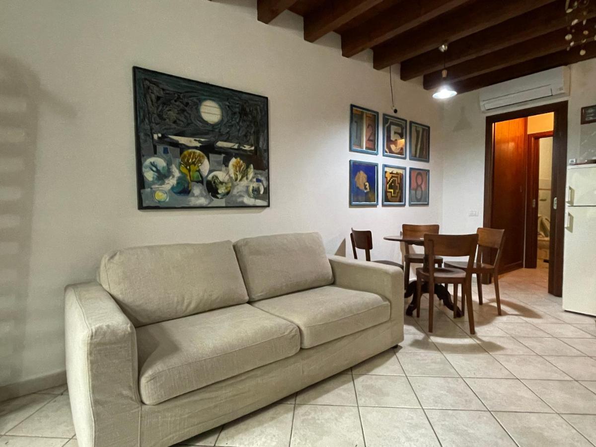 La Casa Gialla Cagliari Esterno foto