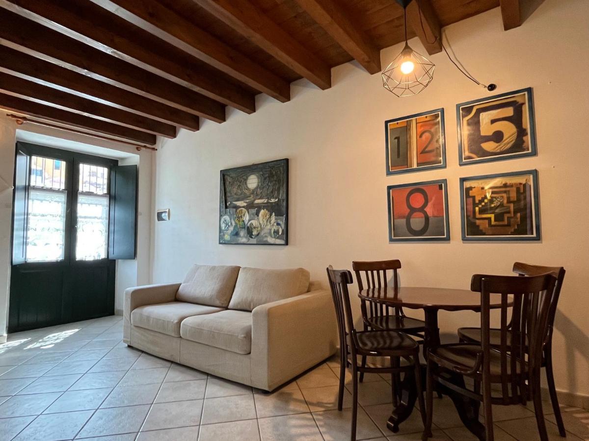 La Casa Gialla Cagliari Esterno foto